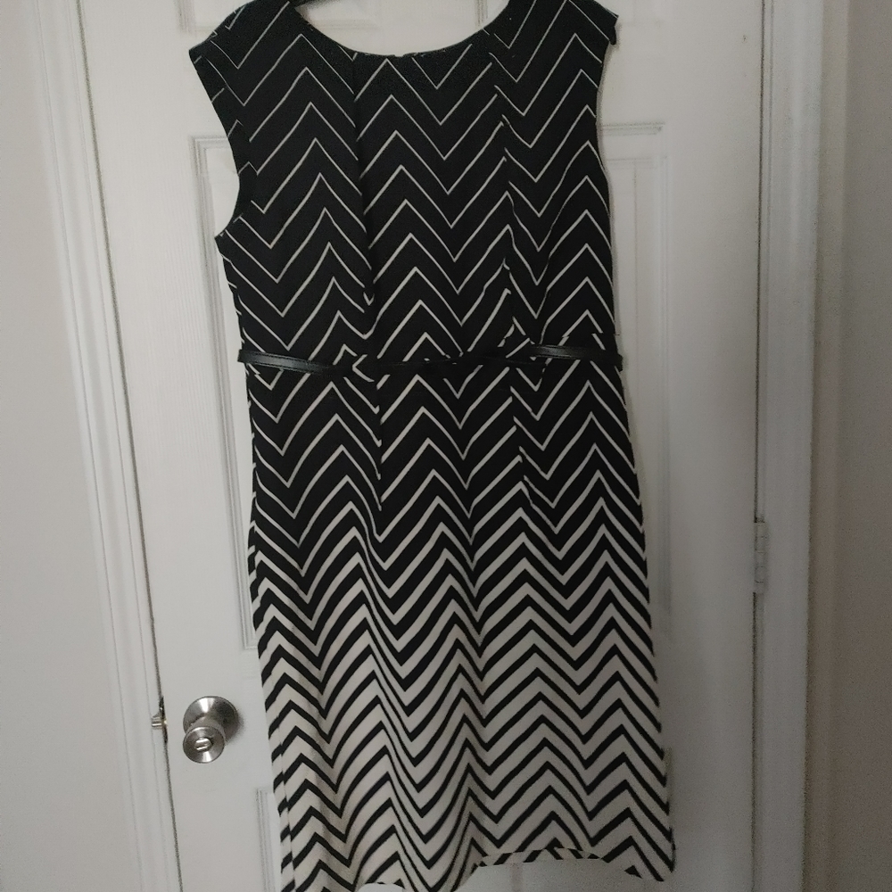 Cute two tone knee length formal dress...